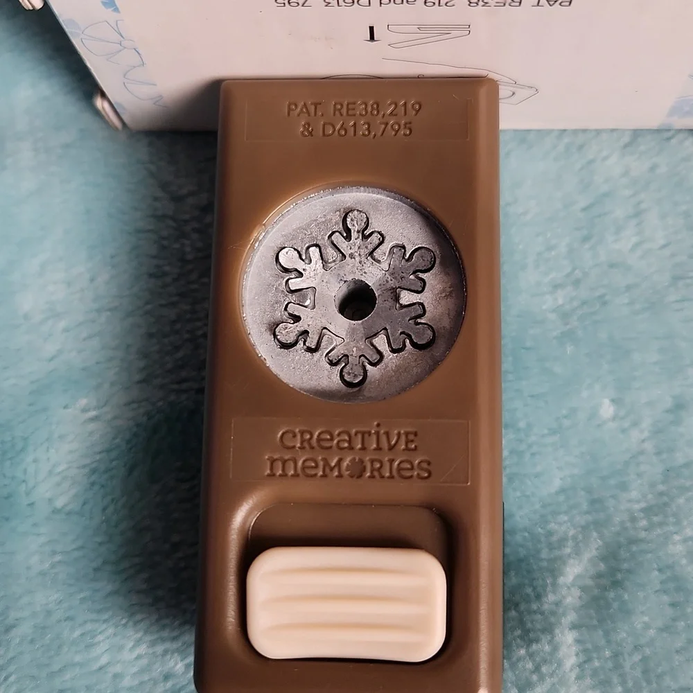 Creative Memories Snowflake Mini Pocket Punch